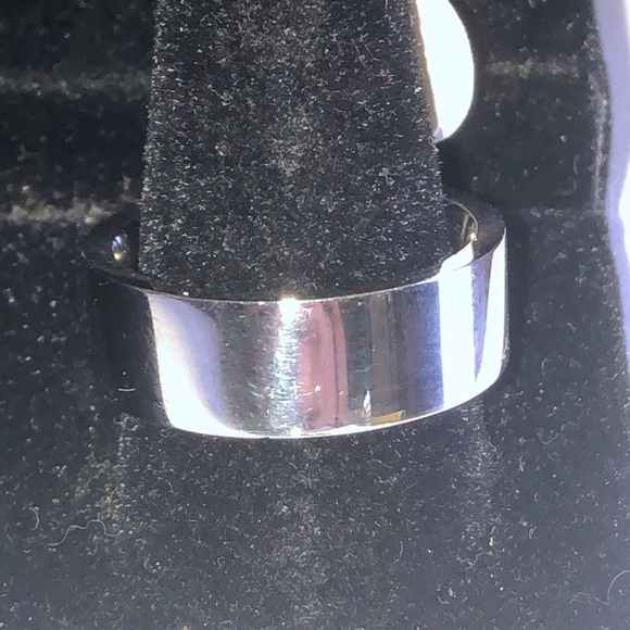 Silver Tone Classic Wedding Band Ring - Picture 2 of 5